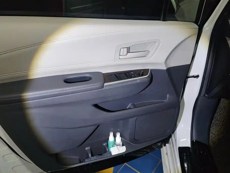 Toyota Sienna 2023 2.5L Hybrid Comfort Edition фото 7