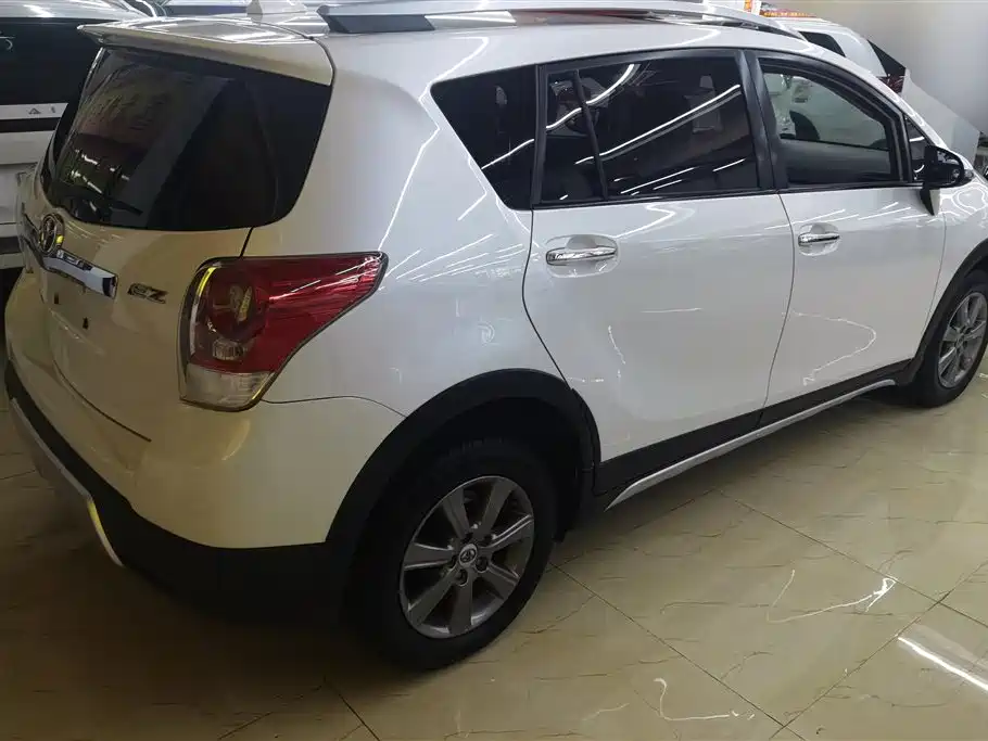 Toyota E'Z 2014 Xingyao 180E CVT Elite фото 3
