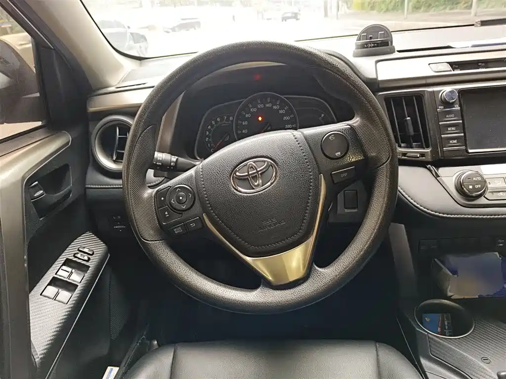 Toyota RAV4 Rongfang 2015 2.0L CVT 2WD Trend Edition фото 3