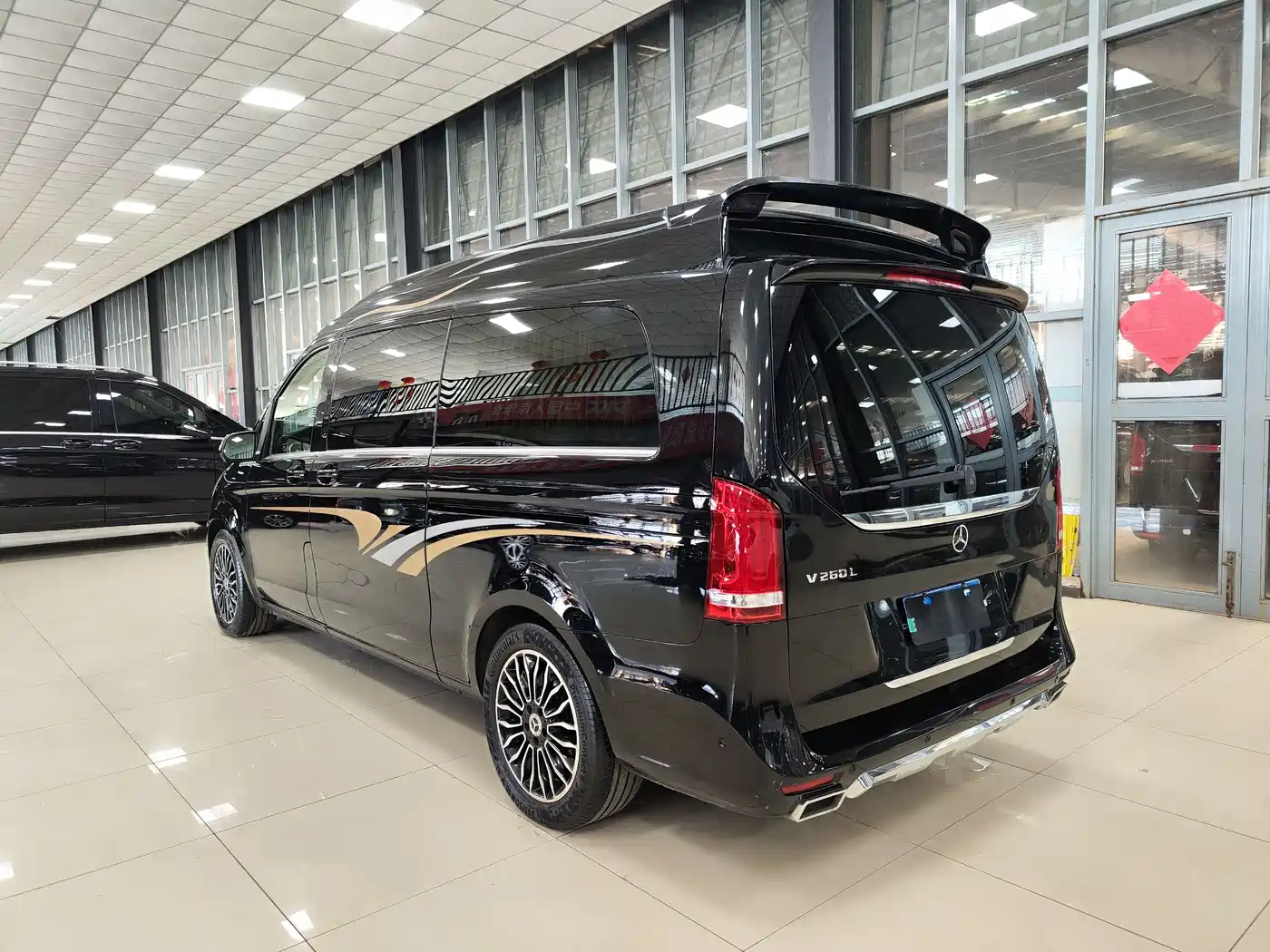 Mercedes-Benz V-Class 2018 V 260 L Premium Long Wheelbase Edition China VI фото 36
