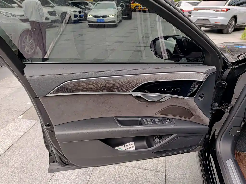 Фото 6 - Audi A8
