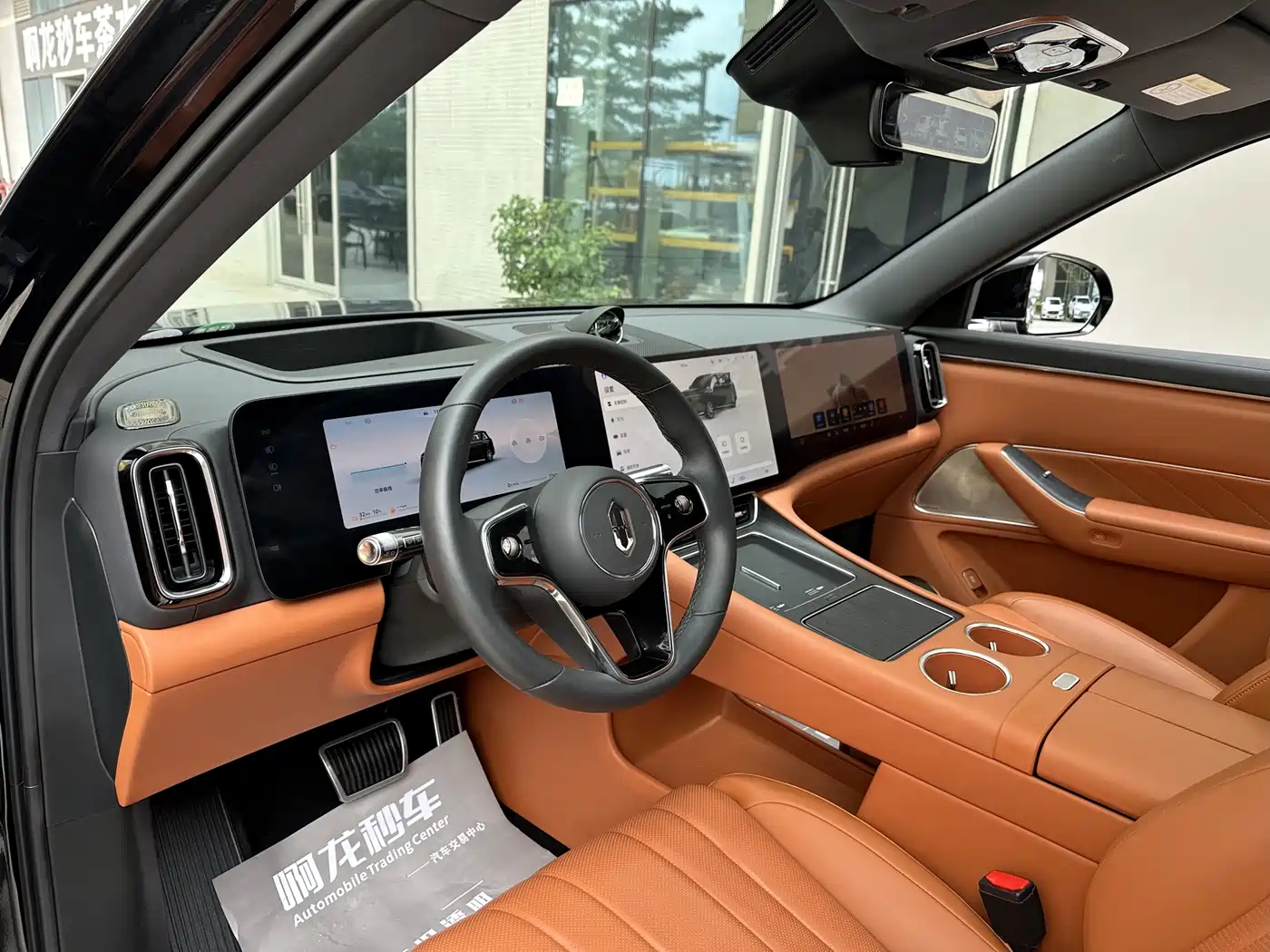 AITO Wenjie AITO M8 2025 Model Extended Range Max+ Edition 53.4kWh 6-Seater фото 8