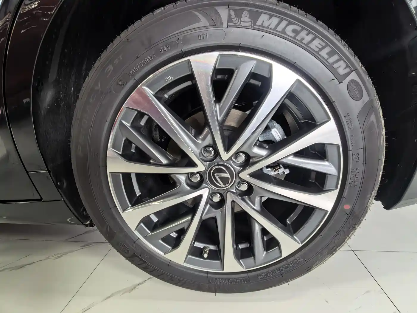 Lexus ES 2025 200 Ultimate Edition фото 21