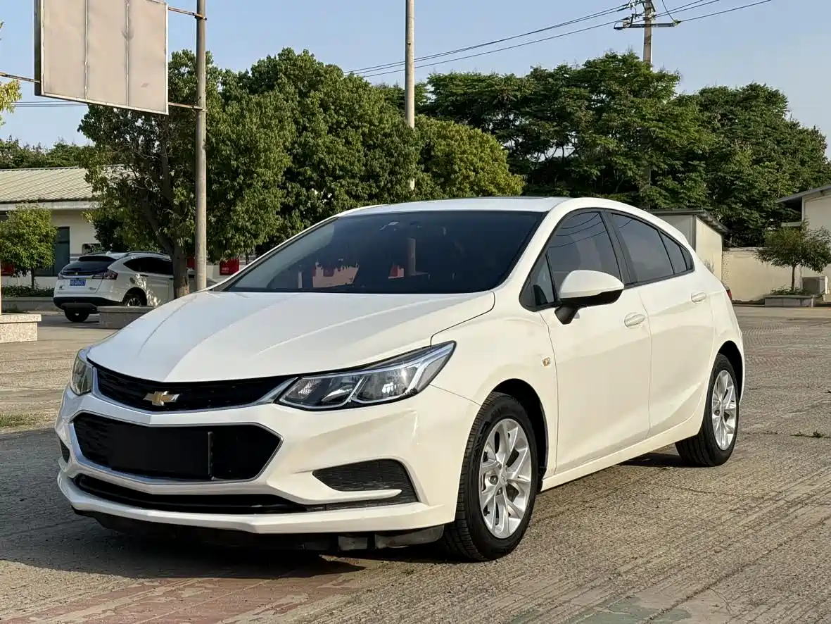 Chevrolet Cruze 2019 2018 Hatchback 320 Automatic Pioneer Sunroof Edition