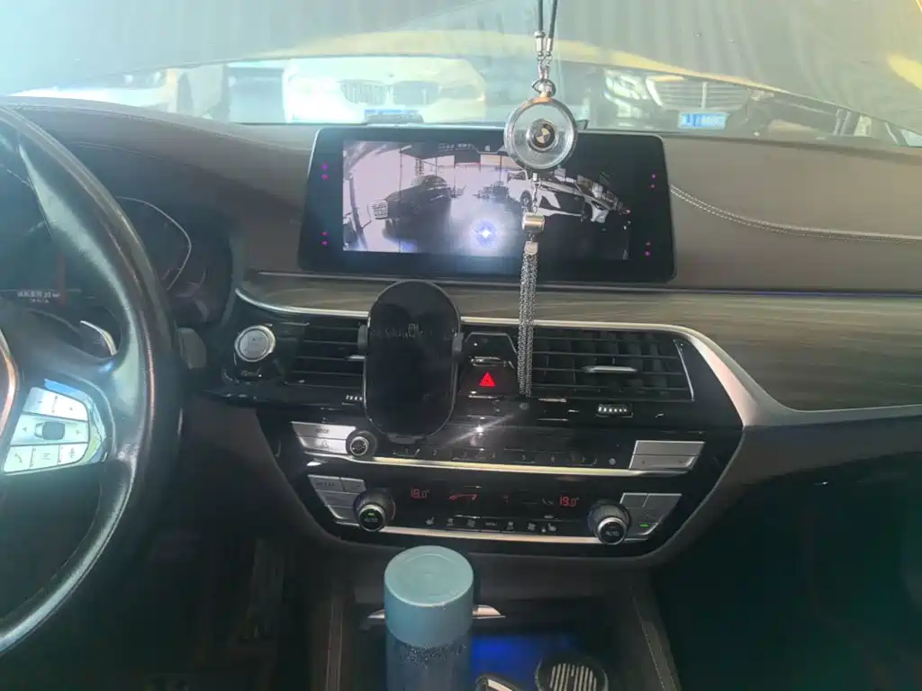 Photo 13 - BMW 5 Series
