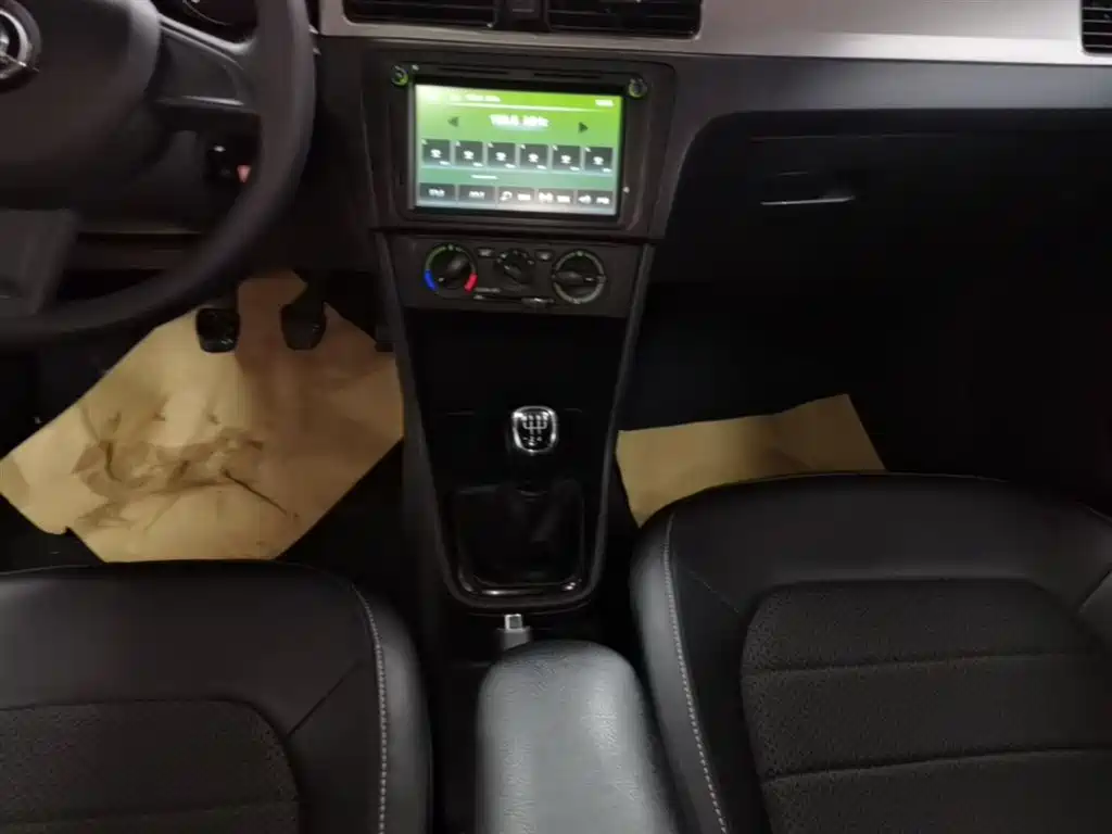 Škoda Skoda Rapid Spaceback 2016 Facelift 1.6L Manual Innovation Edition фото 14