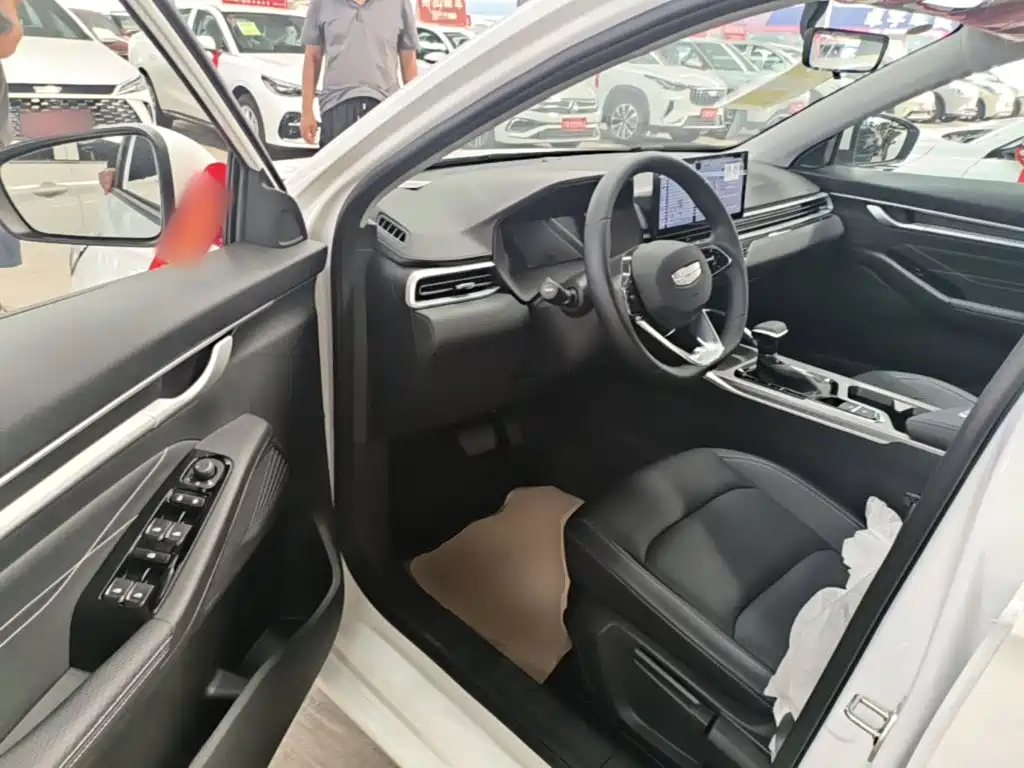 Фото 16 - Geely Emgrand