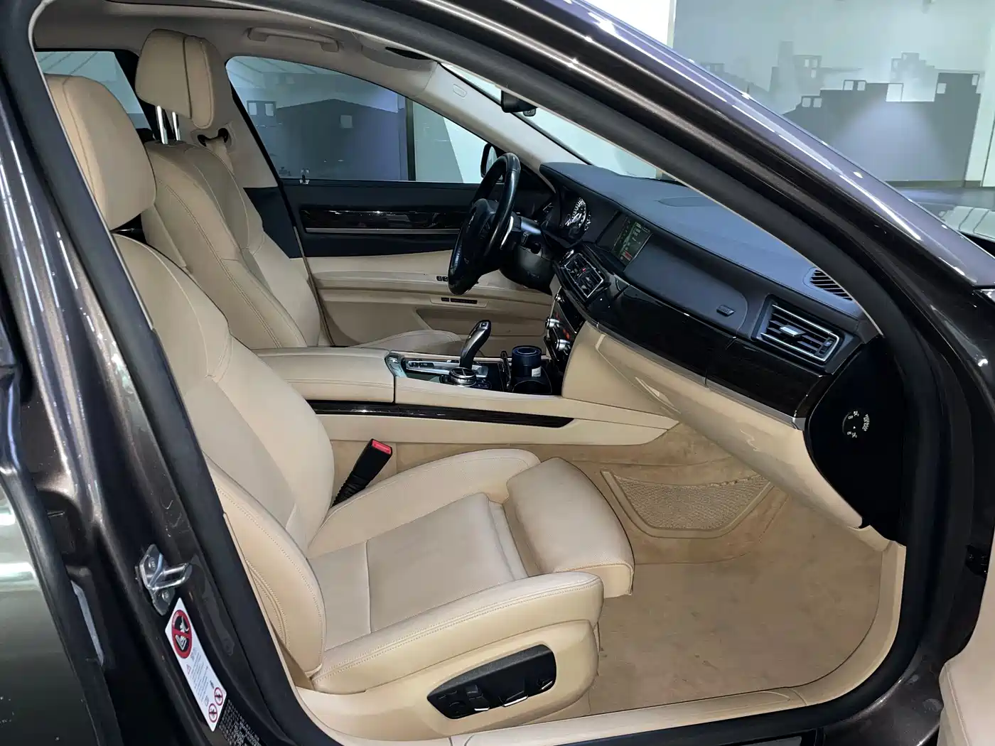 BMW 7 Series 2013 Model 740Li Leading фото 15