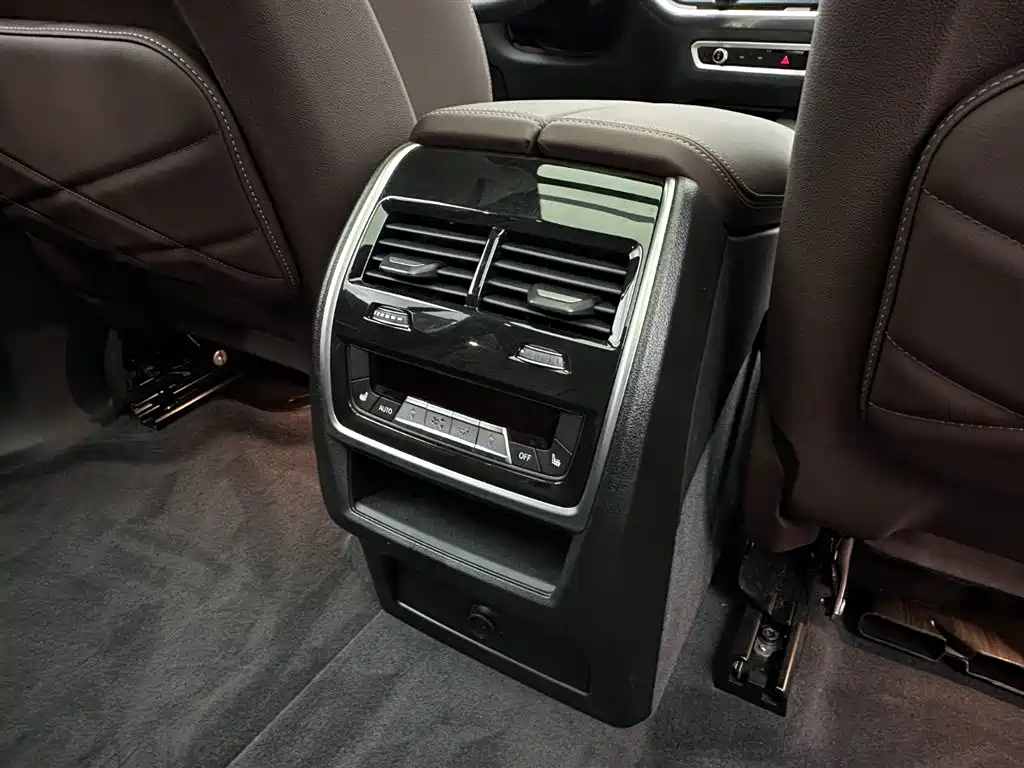 BMW X5 2026 xDrive 40Li M Sport Night Edition Package фото 24