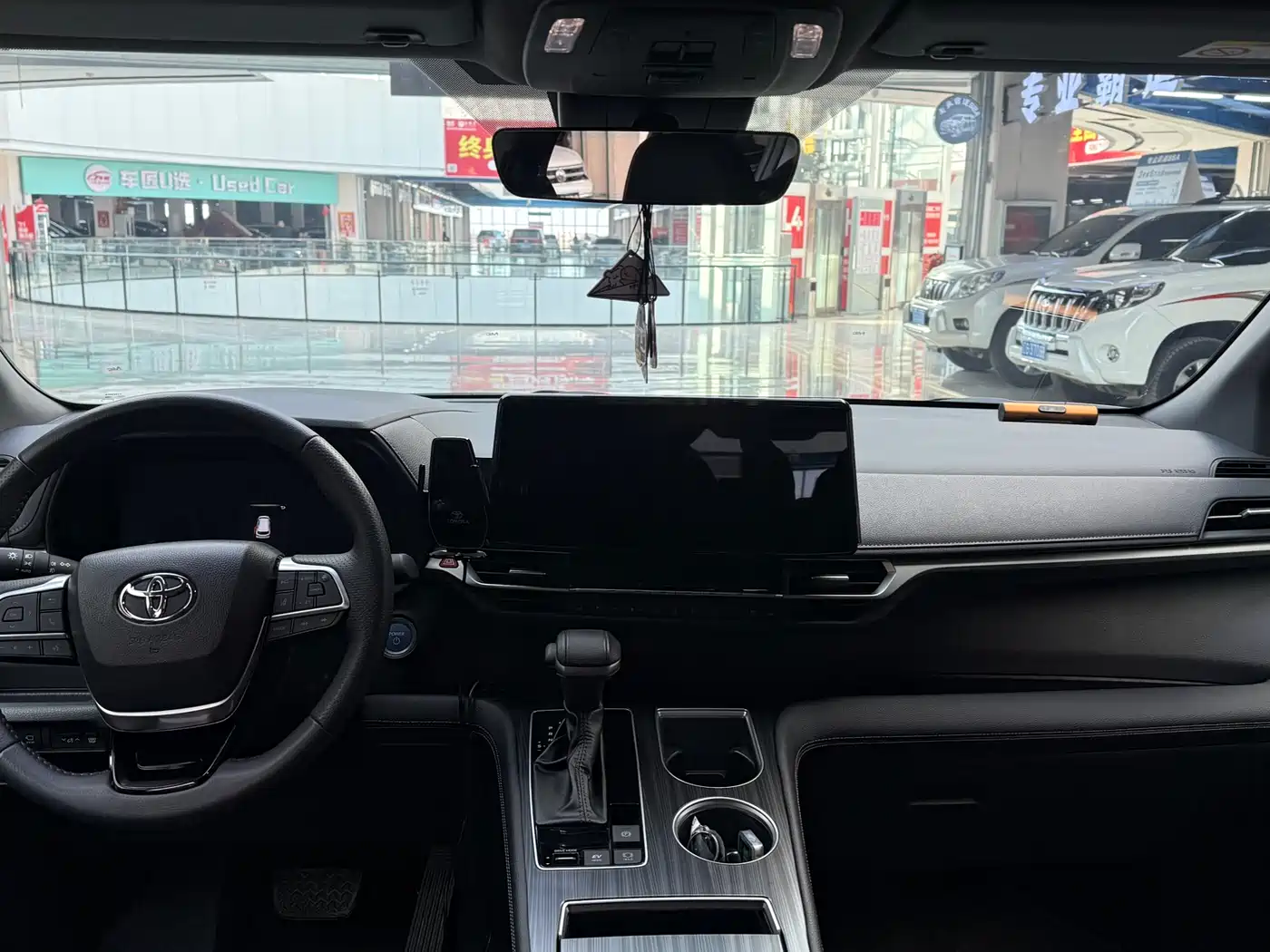 Toyota Sienna 2023 2.5L Hybrid Premium Edition фото 5