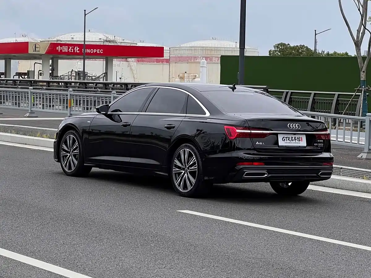 Фото 10 - Audi A6L