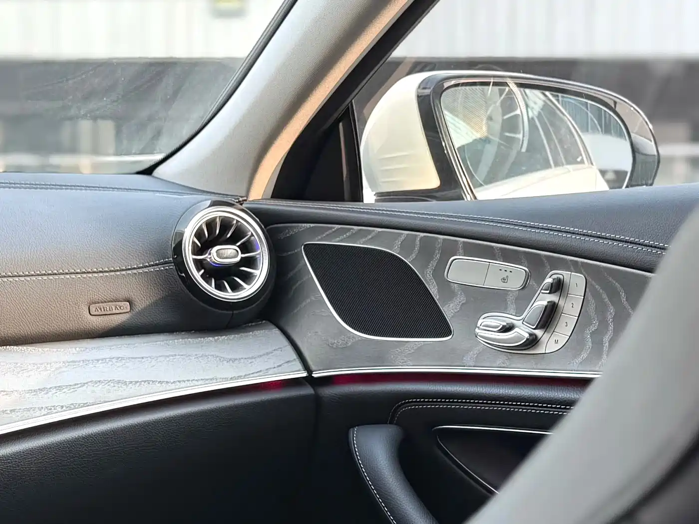 Mercedes-Benz CLS 2018 CLS 300 Dynamic фото 9