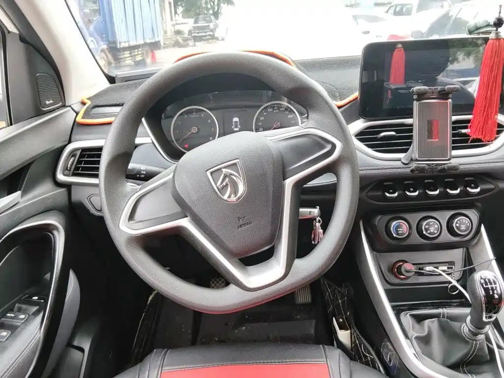 Baojun 530 2019 2019 1.5T Manual Elite (7-seater) China V
