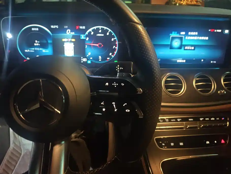 MERCEDES-BENZ E CLASS