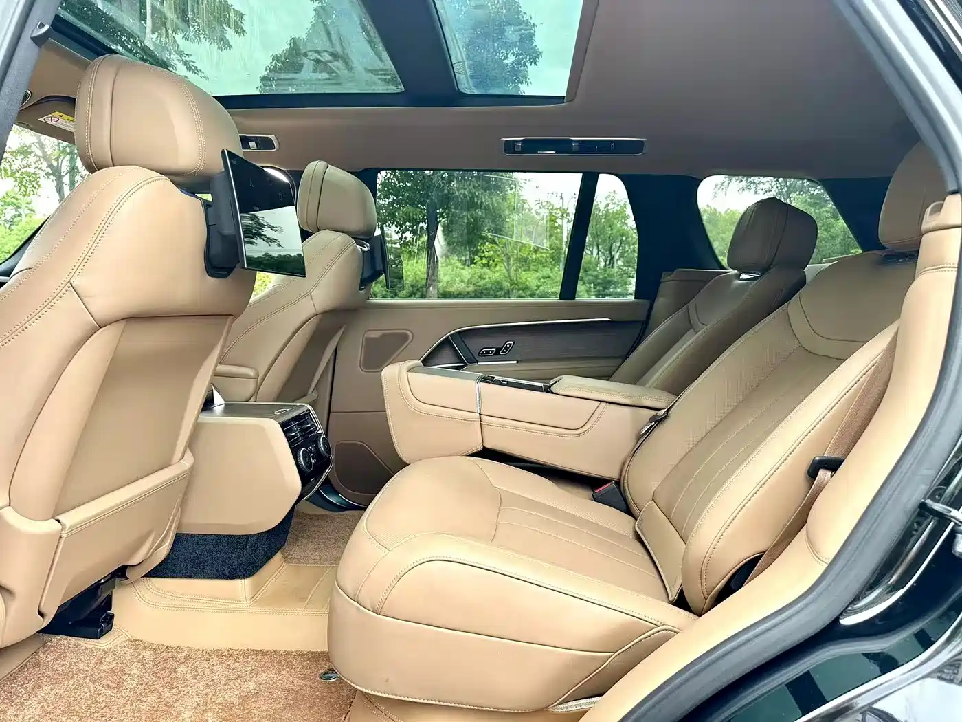 Land Rover Range Rover 2024 3.0 L6 400PS Genesis Extended фото 15