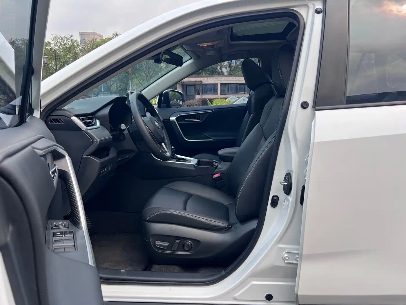 Toyota RAV4 Rongfang 2022 2.0L CVT 2WD Trend Plus Edition фото 7