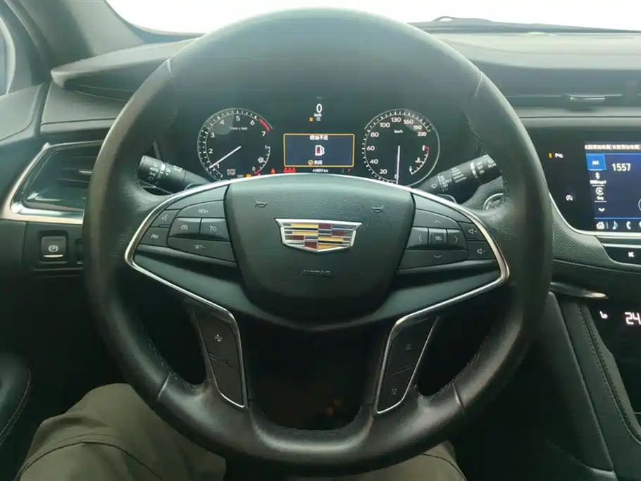 CADILLAC XT5