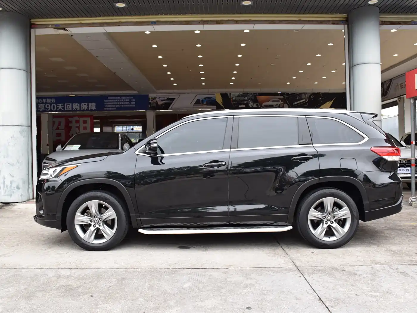 Toyota Highlander 2021 2.0T FWD Luxury 7-Seater фото 4