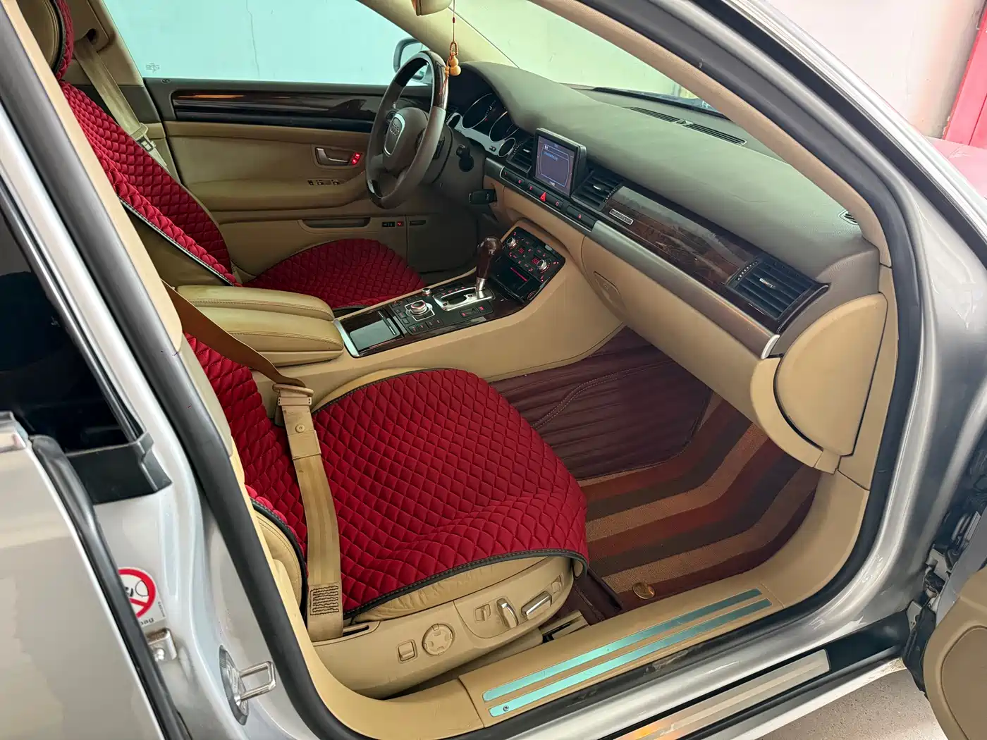 Photo 5 - Audi A8