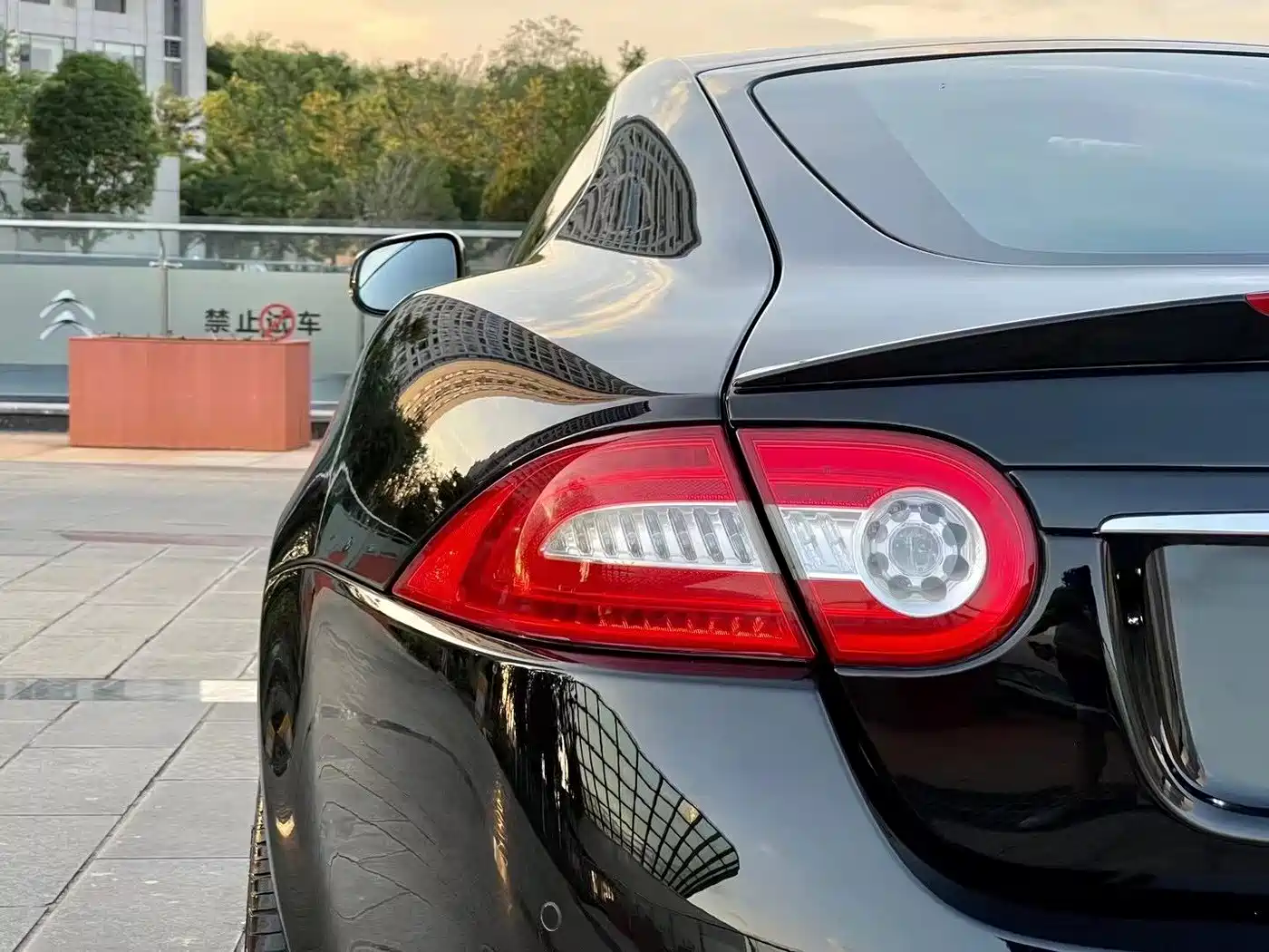 Jaguar XK 2012 XKR 5.0L Supercharged Coupe фото 11