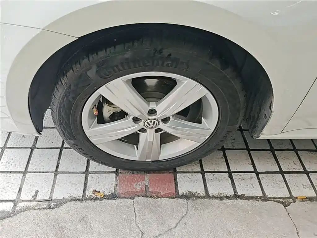 Volkswagen Lavida 2017 1.6L Automatic Trend Edition фото 23