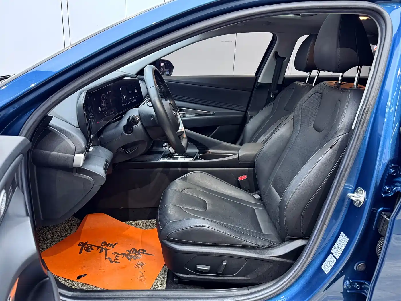 Hyundai Elantra 2021 1.5L CVT LUX Premium Edition фото 9