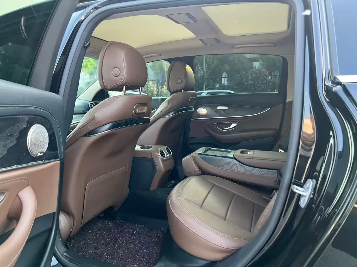 Mercedes-Benz E-Class 2018 E 300 L Sport Luxury фото 6