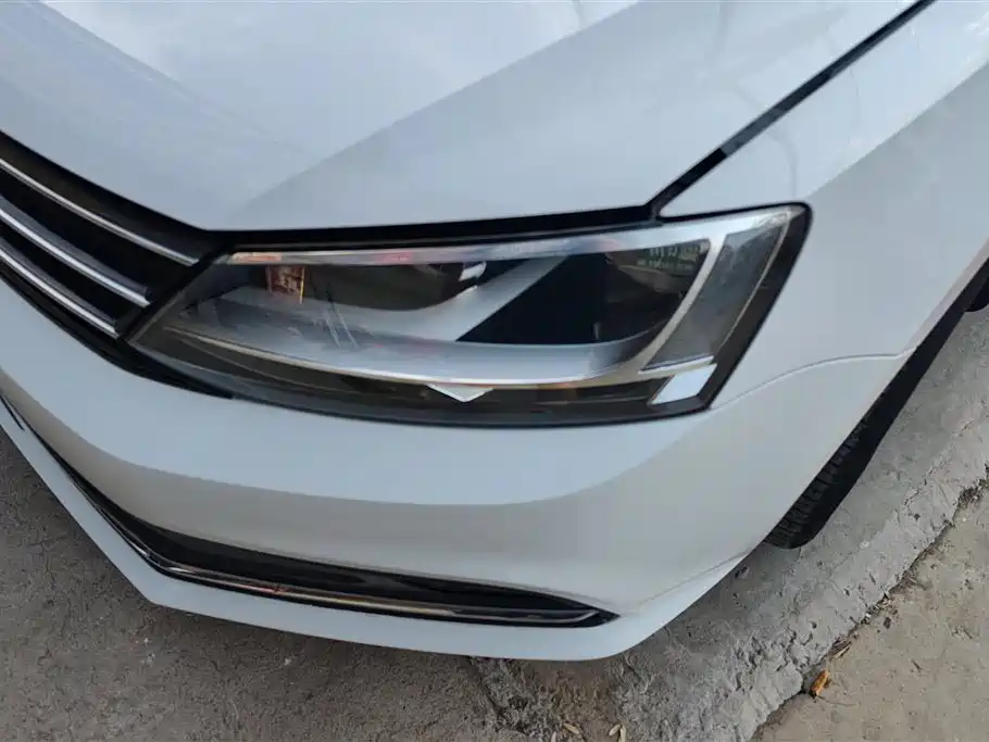 Volkswagen Sagitar 2015 1.6L Manual Comfort фото 5