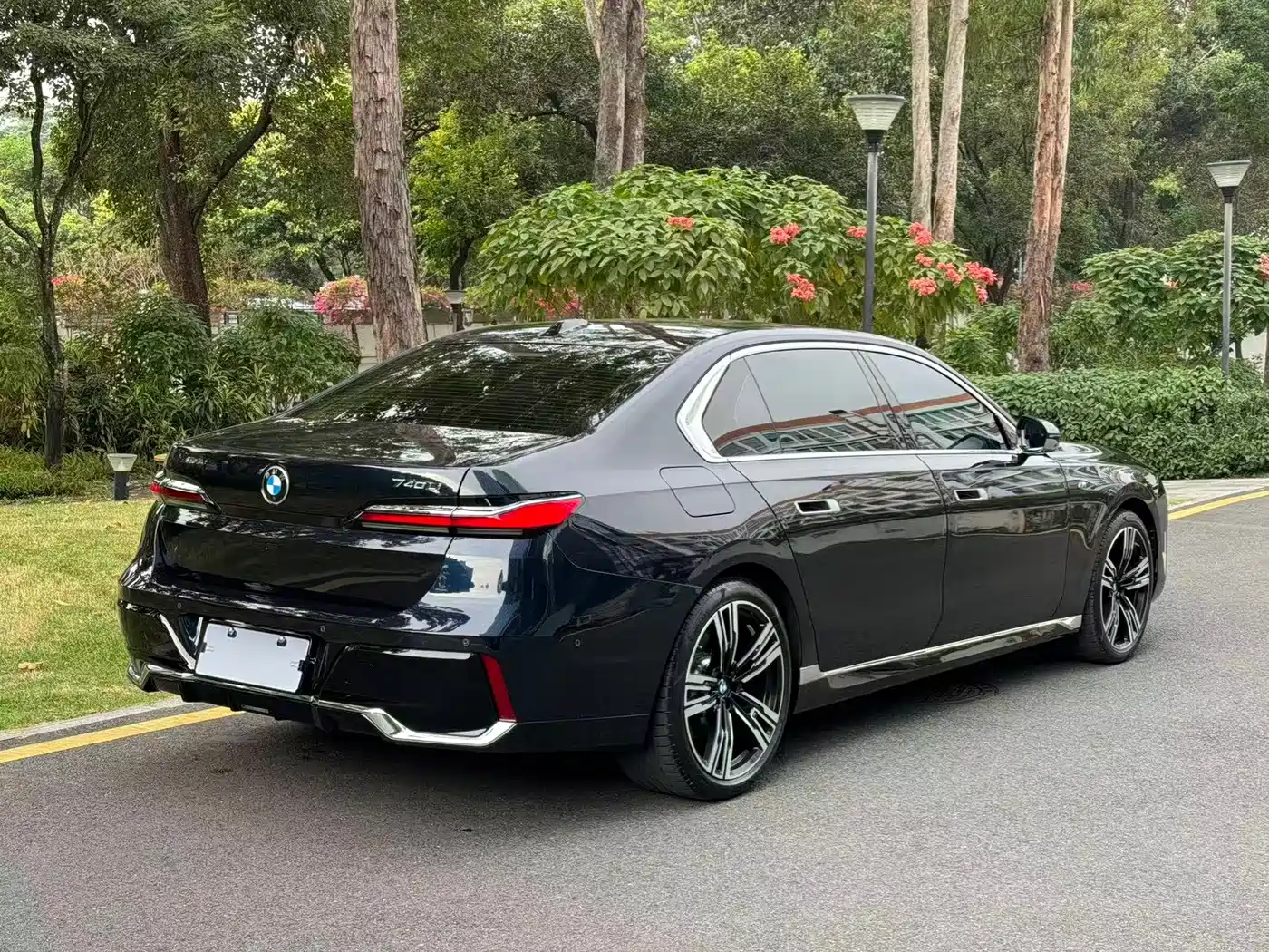 BMW 7 Series 2023 Model 740Li Leading M Sport Package фото 15
