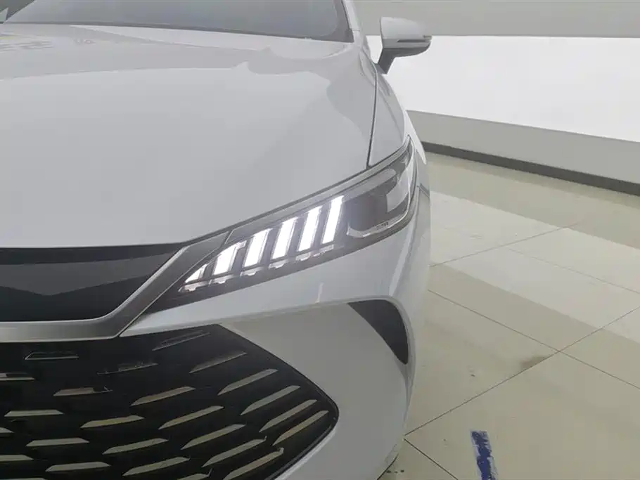 BYD Qin PLUS 2025 DM-i Smart Drive 55KM Leader фото 5