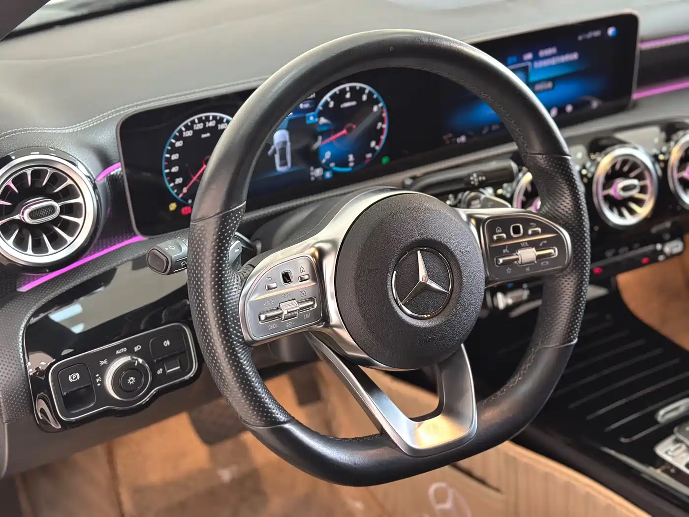 Mercedes-Benz A-Class 2020 A 200 L Sport Sedan фото 5