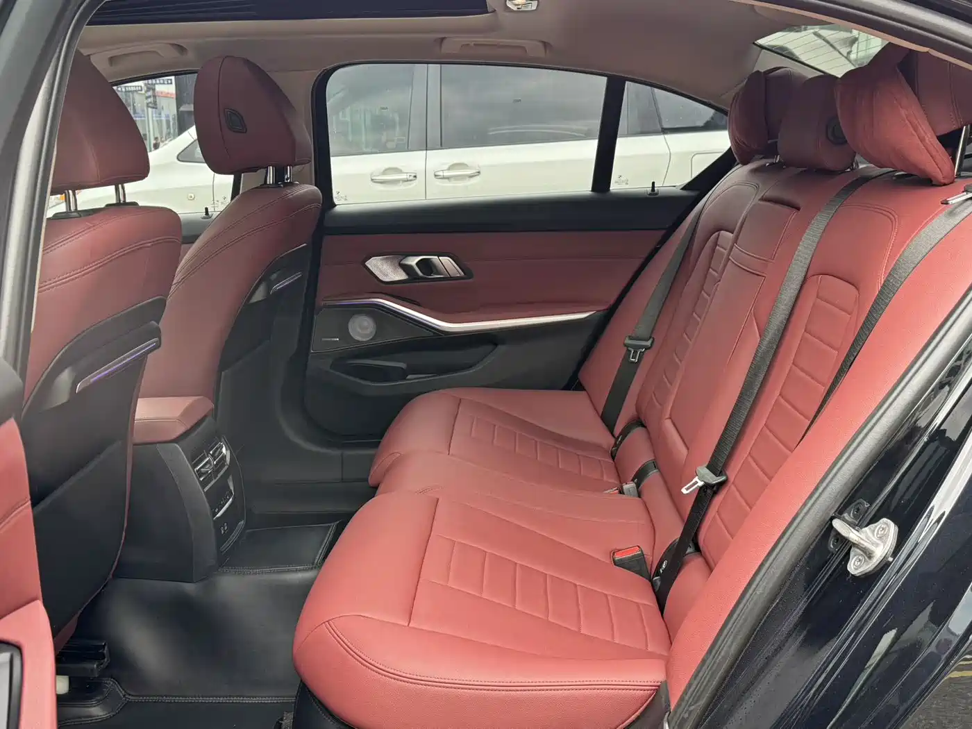 BMW 3 Series 2021 330Li xDrive M Sport Night Edition фото 6