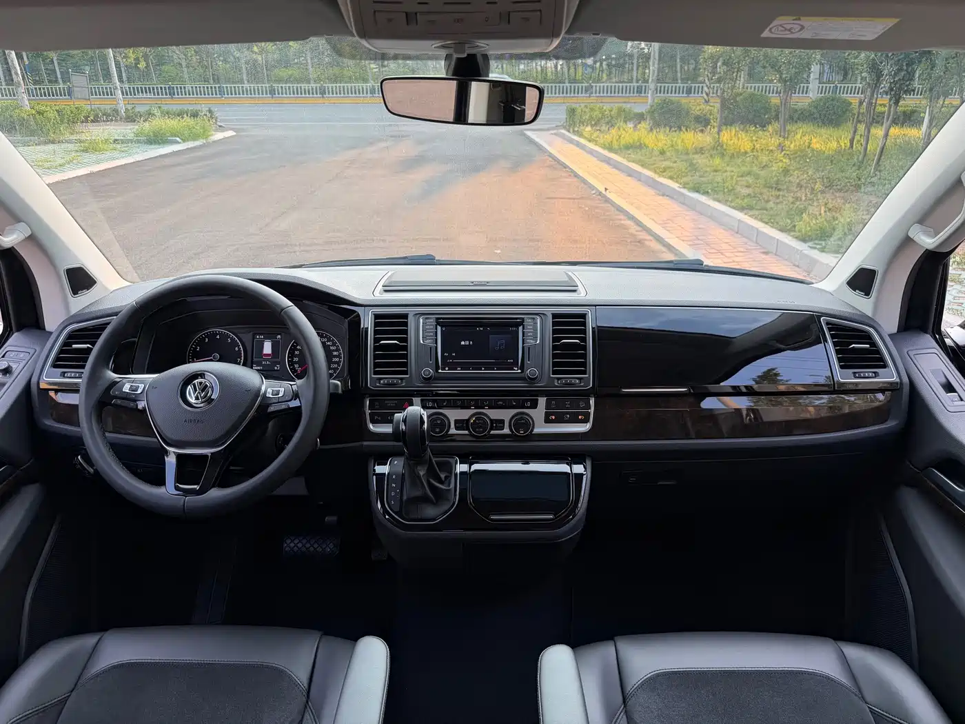 Volkswagen Multivan 2019 2018 2.0TSI 4WD Explorer Edition 7-Seater