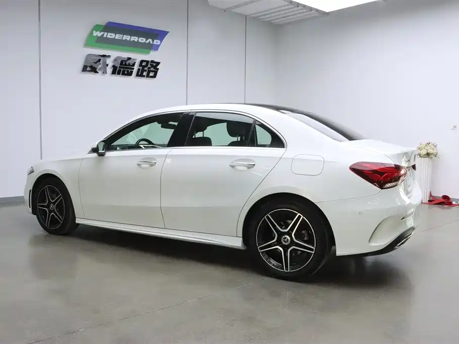 Mercedes-Benz A-Class 2019 A 200 L Sport Sedan фото 7