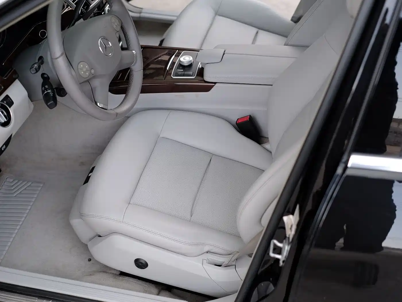 Mercedes-Benz E-Class 2012 E 200 L CGI Elegance фото 28