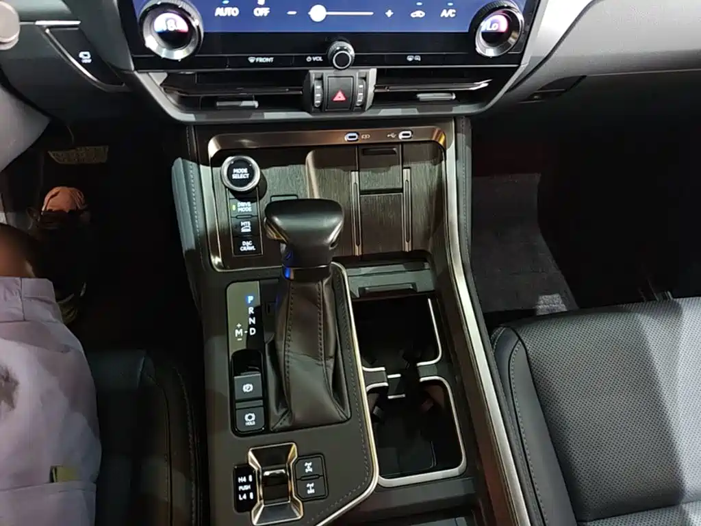 Фото 14 - Lexus GX