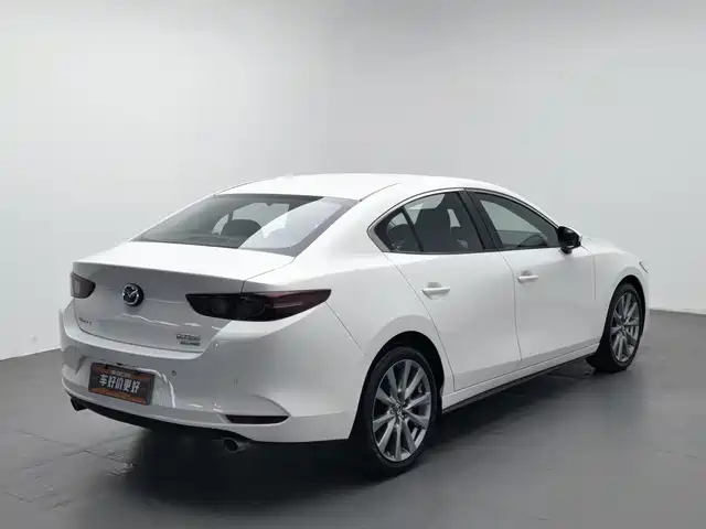 Mazda Mazda3 Axela 2021 2.0L Automatic Quality Shine — фото 2