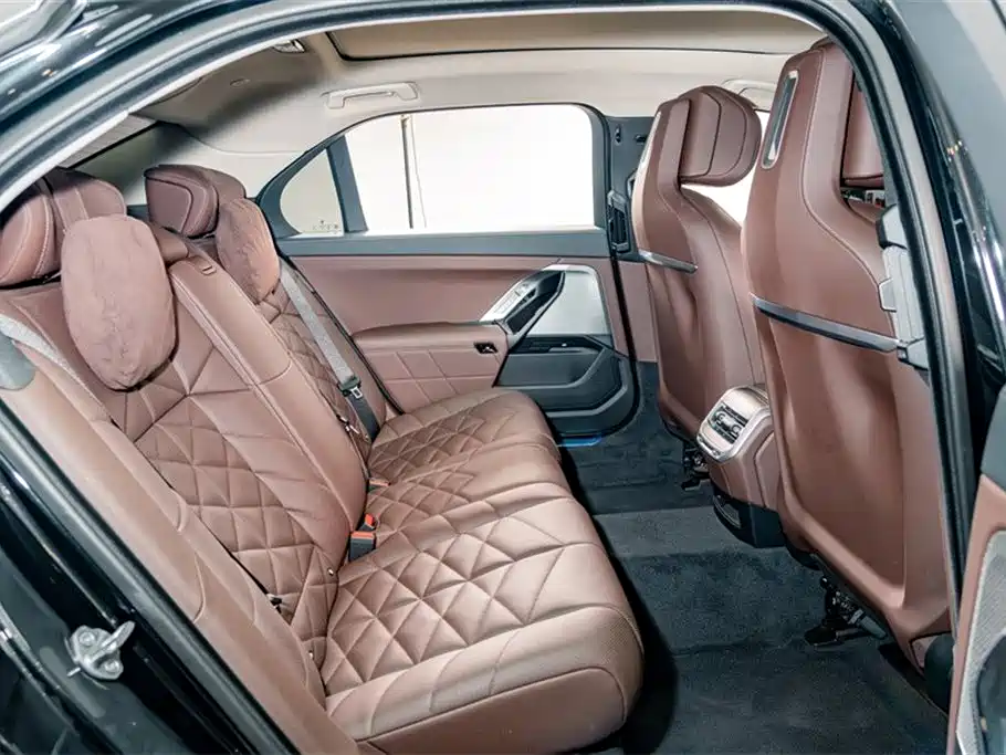BMW 7 Series 2023 Model 735Li M Sport Package фото 22