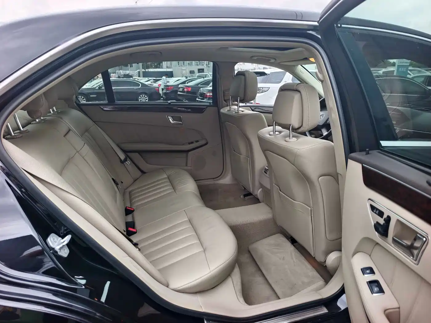 Mercedes-Benz E-Class 2011 E 300 L Elegance фото 15