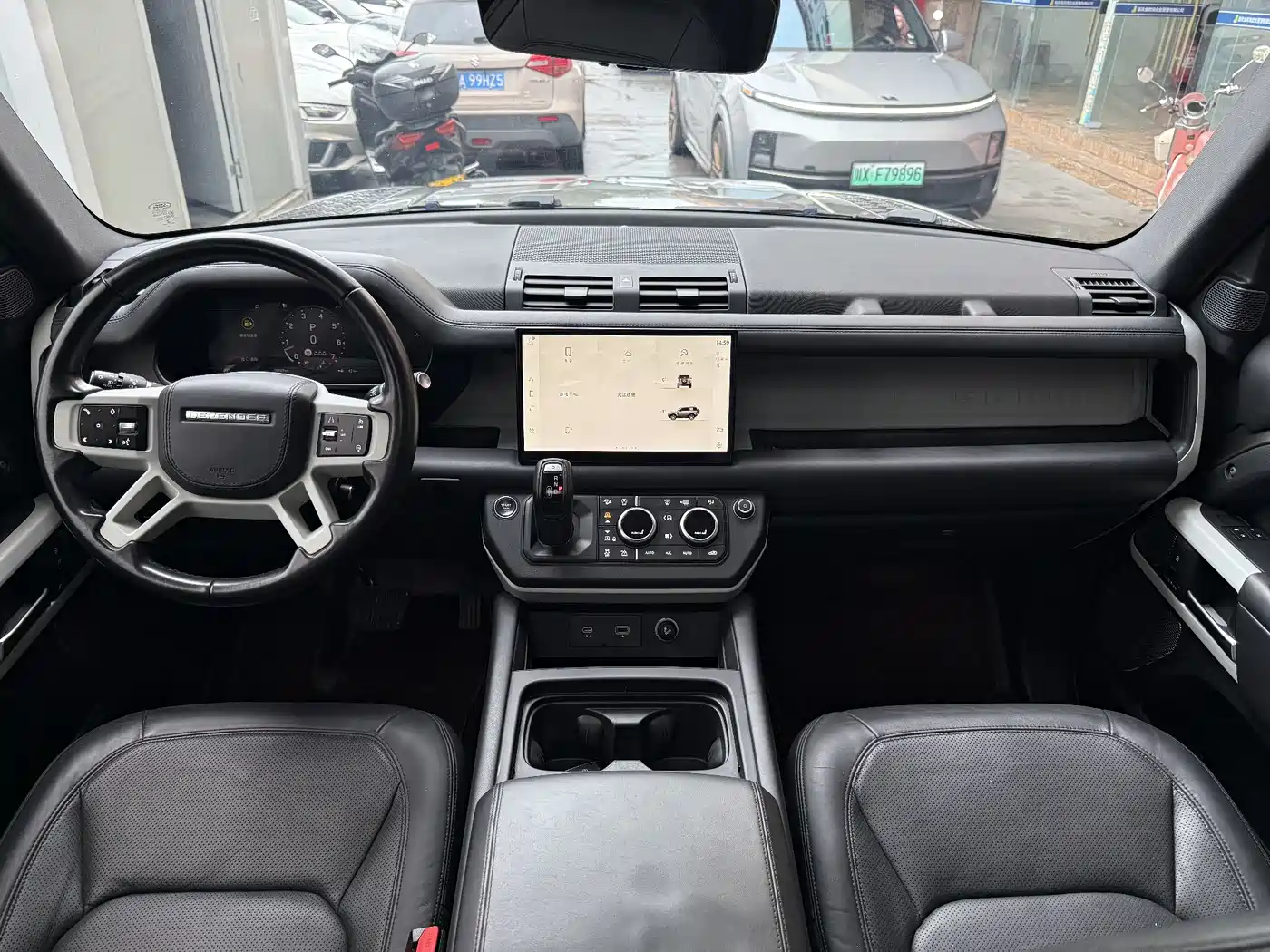 Land Rover Defender 2023 Facelift 90 3.0T P400 XS фото 7