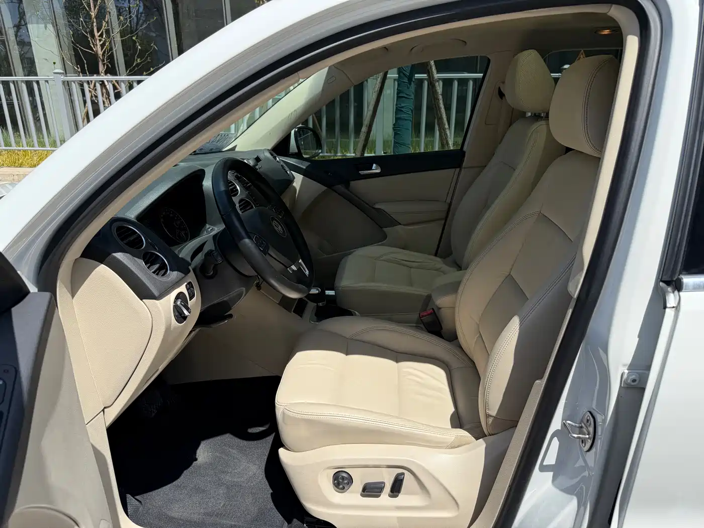 Volkswagen Tiguan 2010 1.8TSI Automatic 4WD Elite фото 4