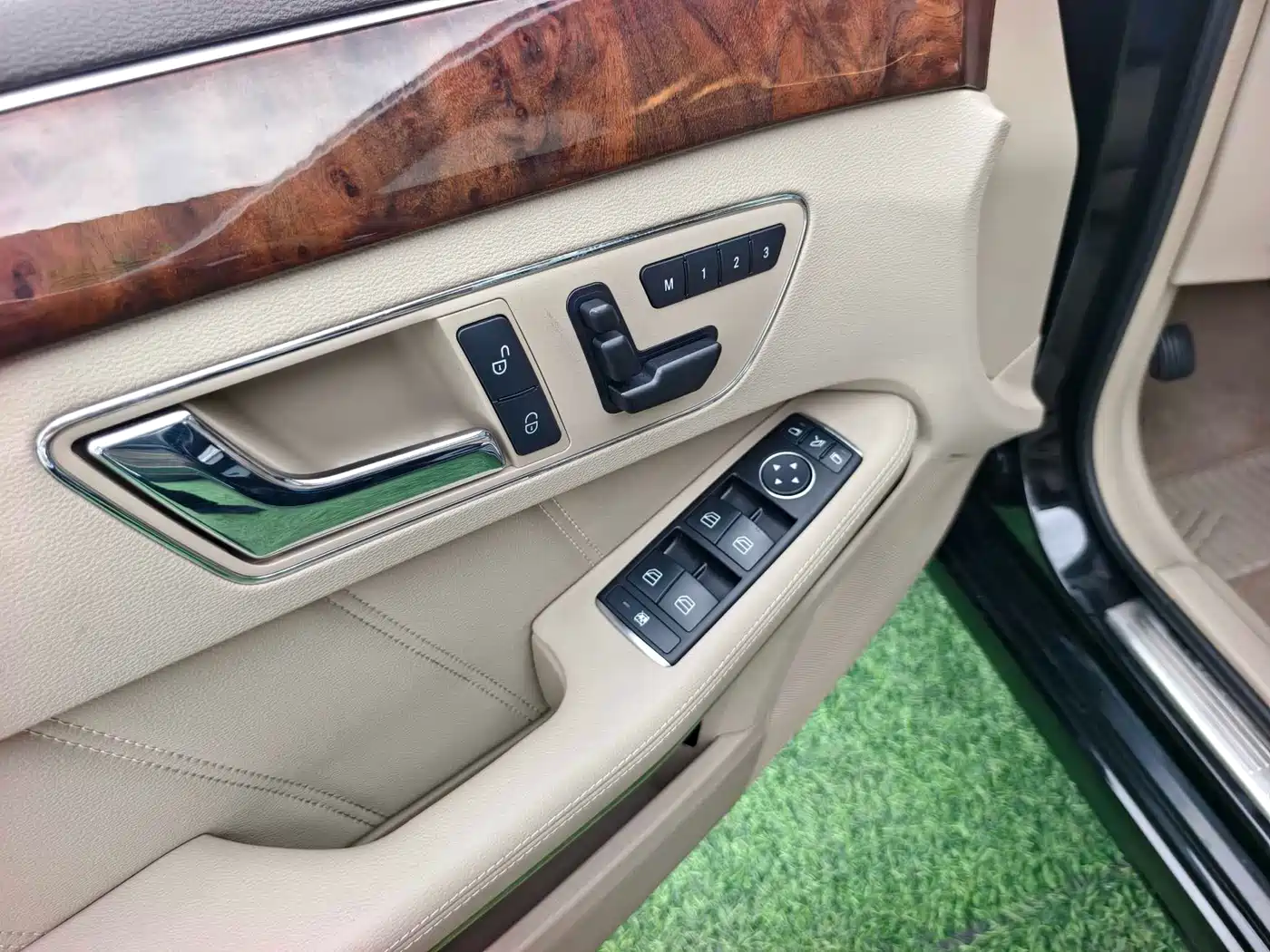 Mercedes-Benz E-Class 2011 E 300 L Elegance фото 9