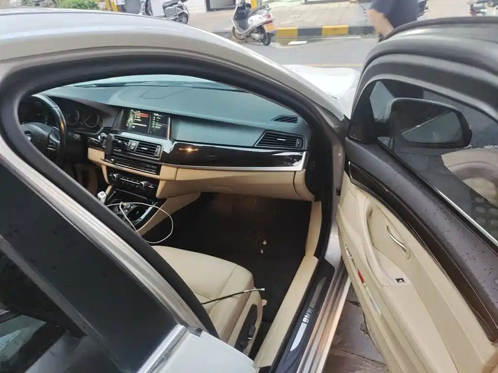 BMW 5 Series 2014 528Li xDrive Premium фото 20