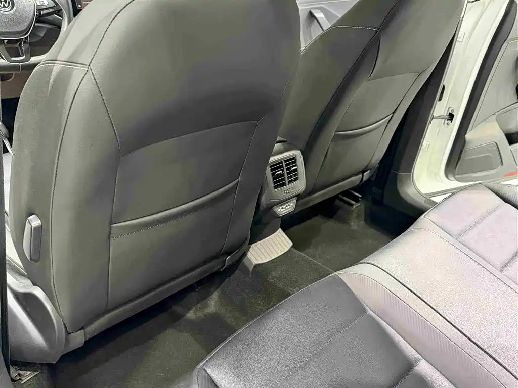 VOLKSWAGEN T ROC EXPLORING SONGS