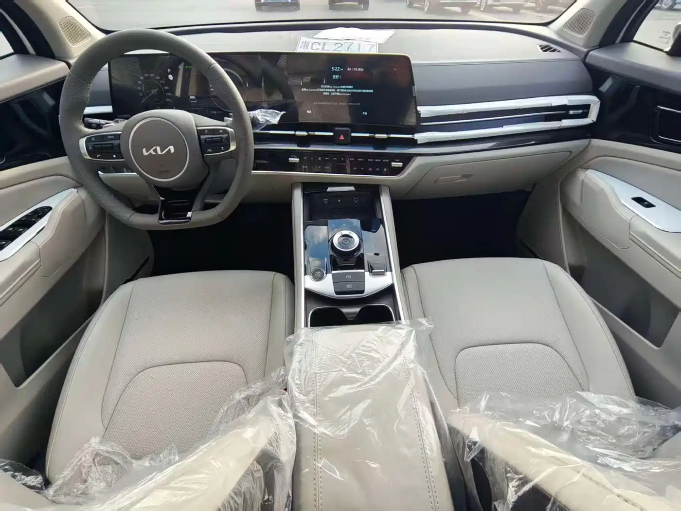 KIA LION PLATINUM EXPANDS THE WORLD