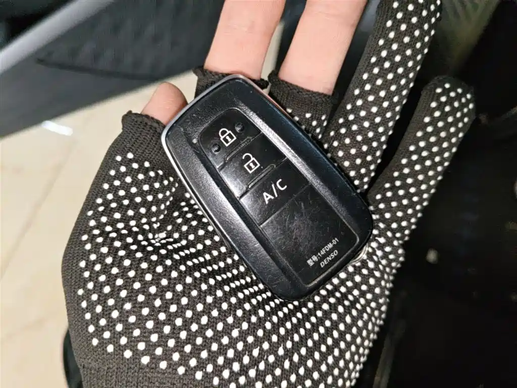 Toyota C-HR EV 2020 Luxury Sunroof Edition фото 9
