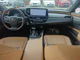Фото 10 - Lexus ES