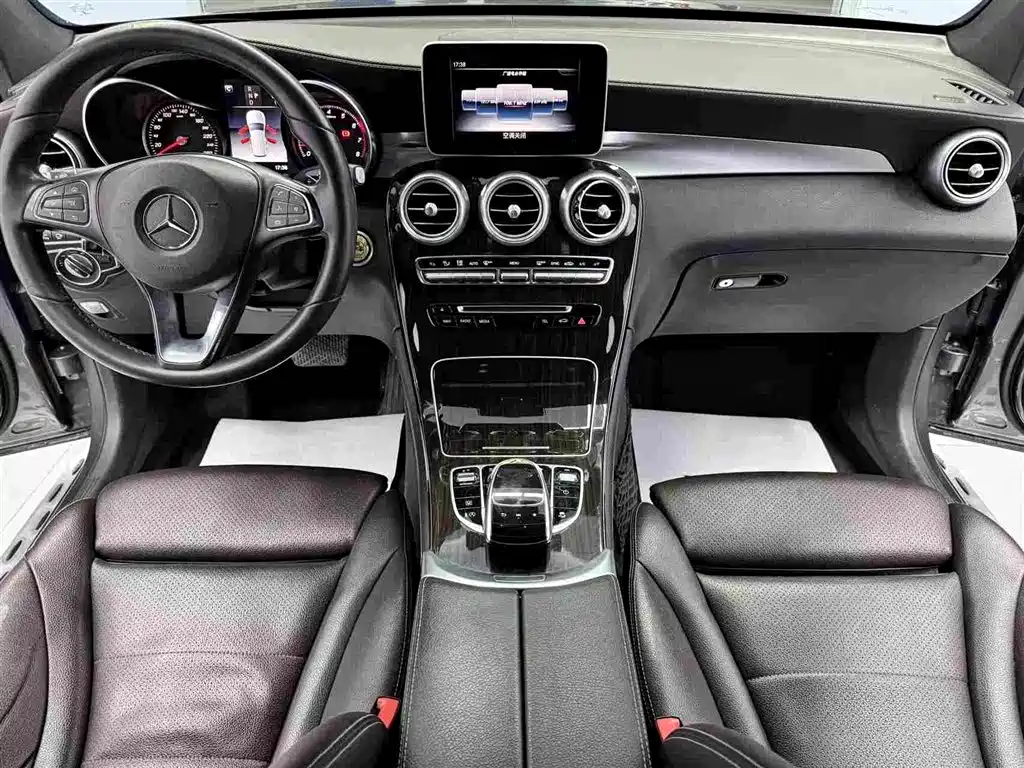 Mercedes-Benz GLC 2018 Facelift GLC 260 4MATIC Luxury фото 9