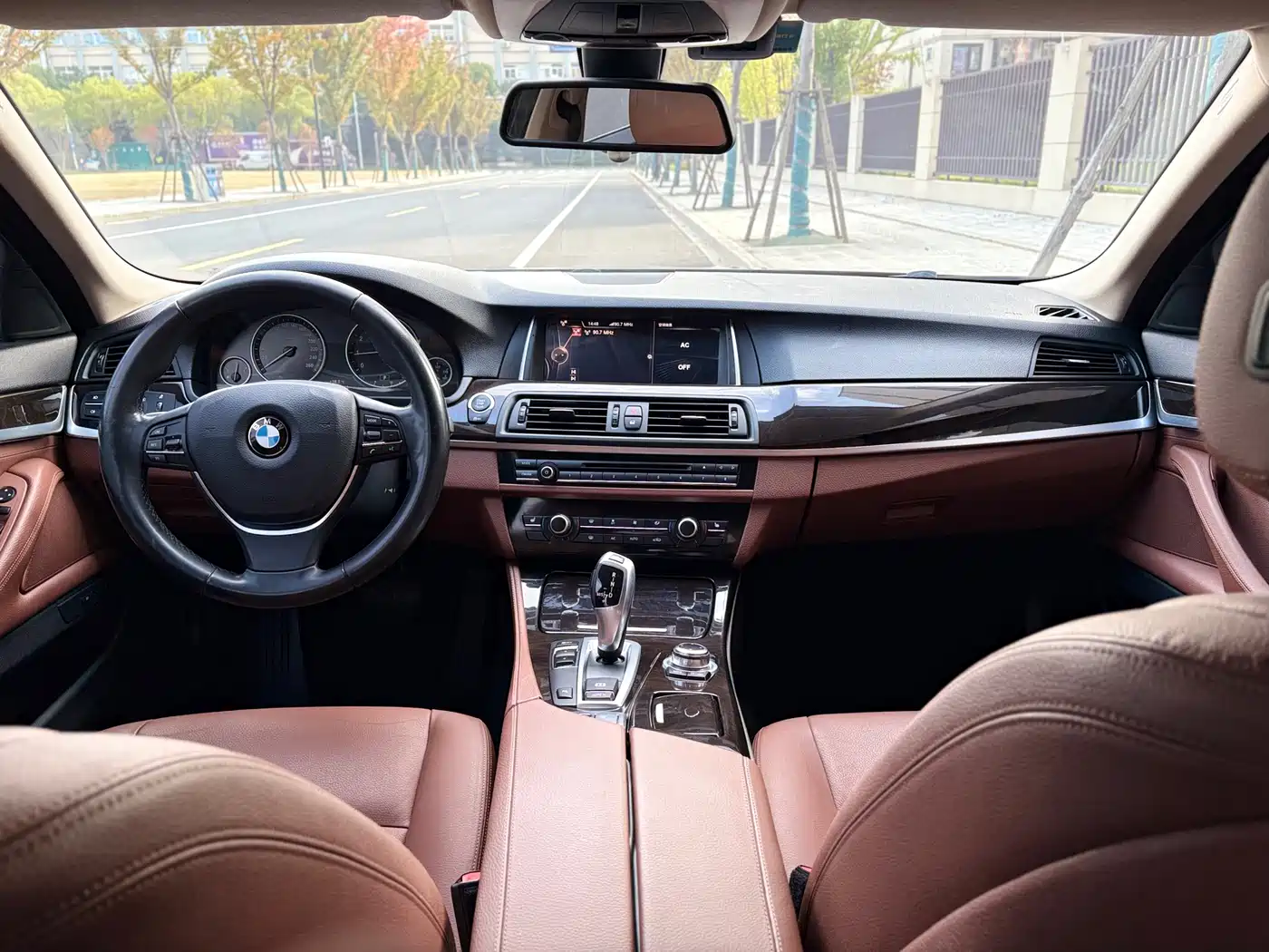 BMW 5 Series 2017 525Li Leading Edition фото 8