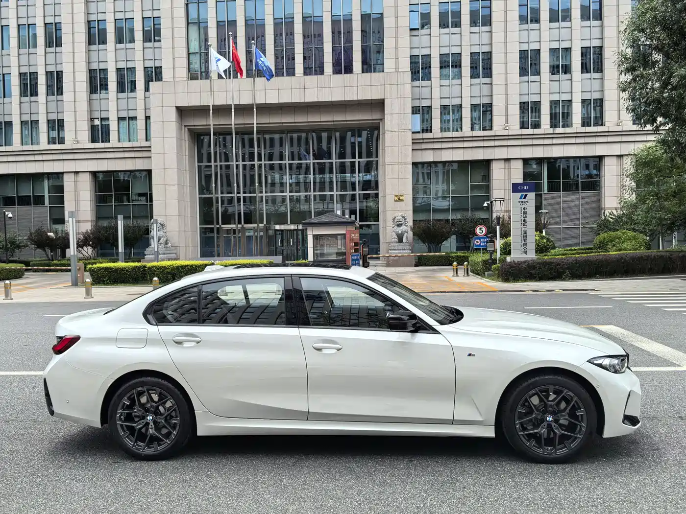 BMW 3 Series 2026 2026 330Li M Sport Shadowline Package